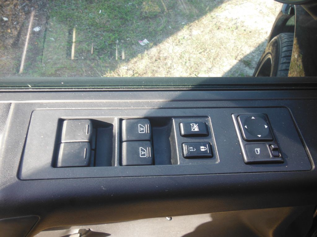 2010 Nissan Titan Image 10