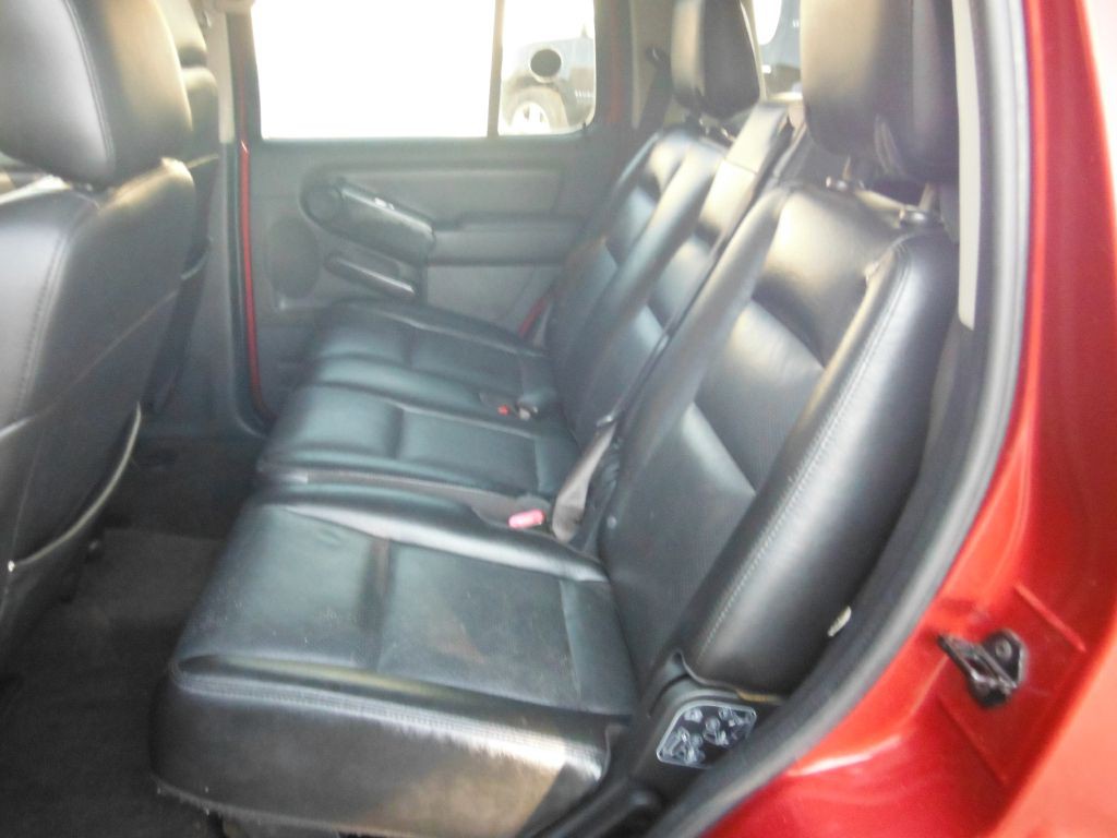 2008 Mercury Mountaineer Image 8