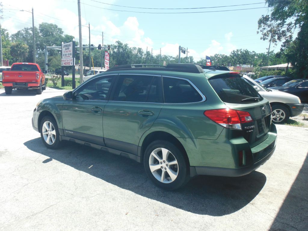 2013 Subaru Outback Image 10