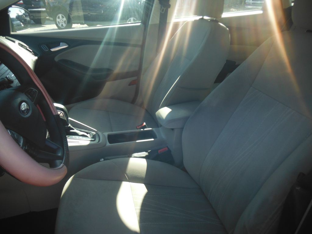 2016 Ford Focus Image 8