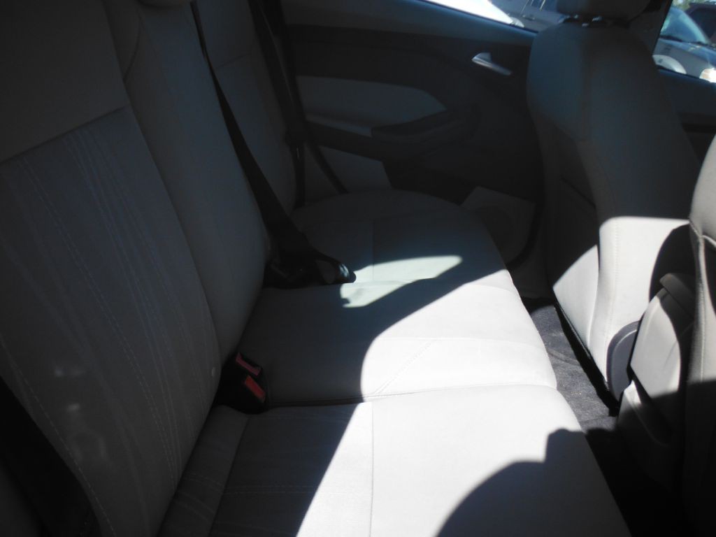 2016 Ford Focus Image 10
