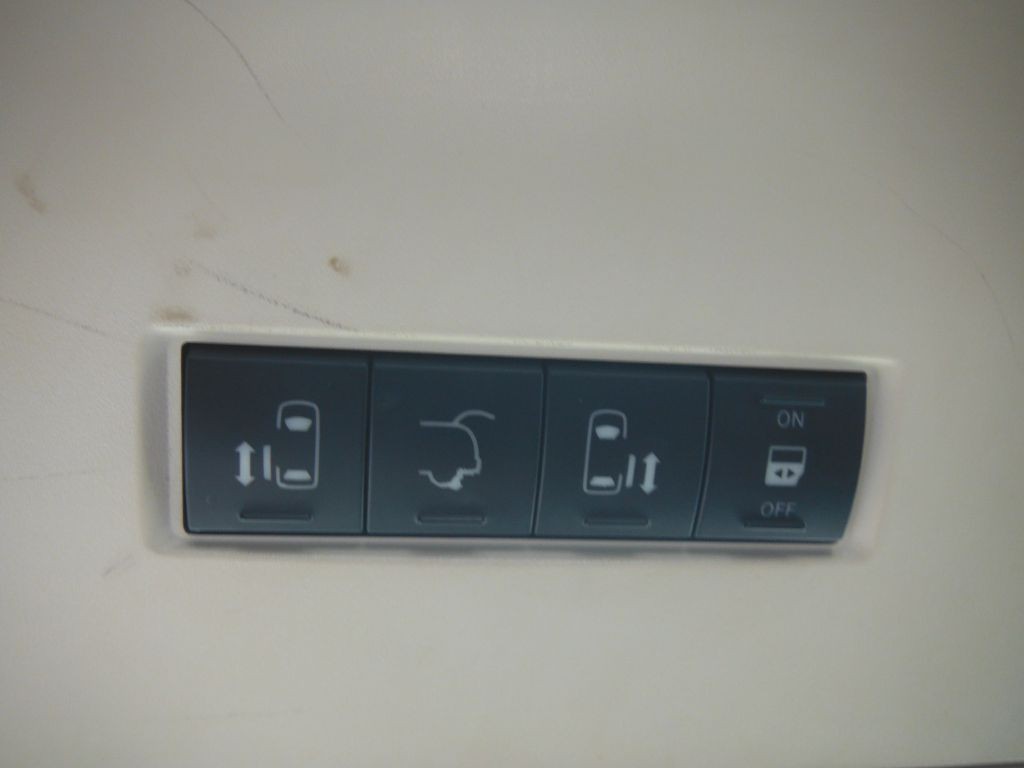 2009 Chrysler Town & Country Image 9