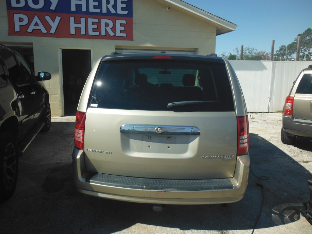2009 Chrysler Town & Country Image 12