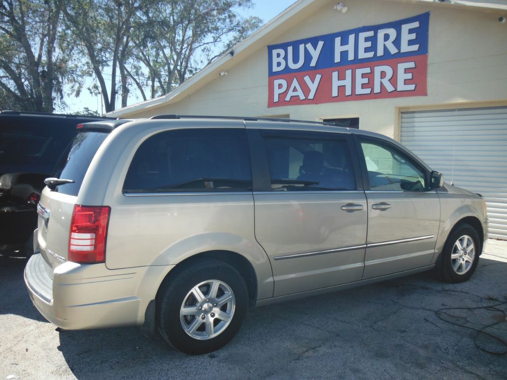 2009 Chrysler Town & Country Image 13