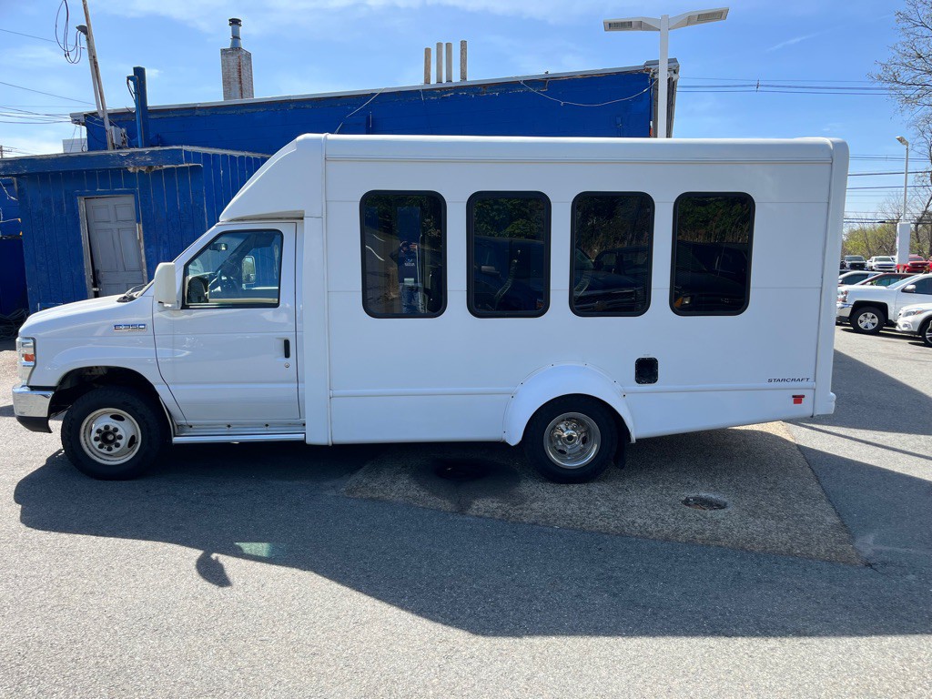 2016 Ford Econoline Image 2