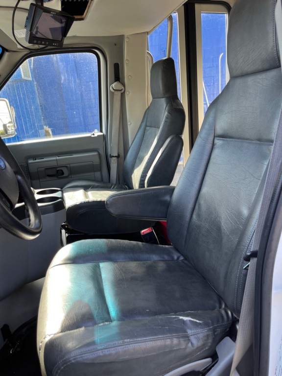 2016 Ford Econoline Image 8