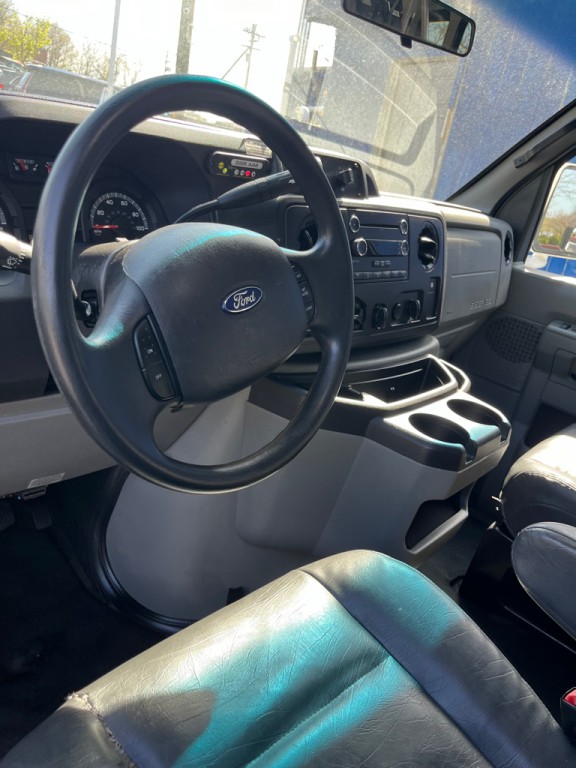 2016 Ford Econoline Image 9