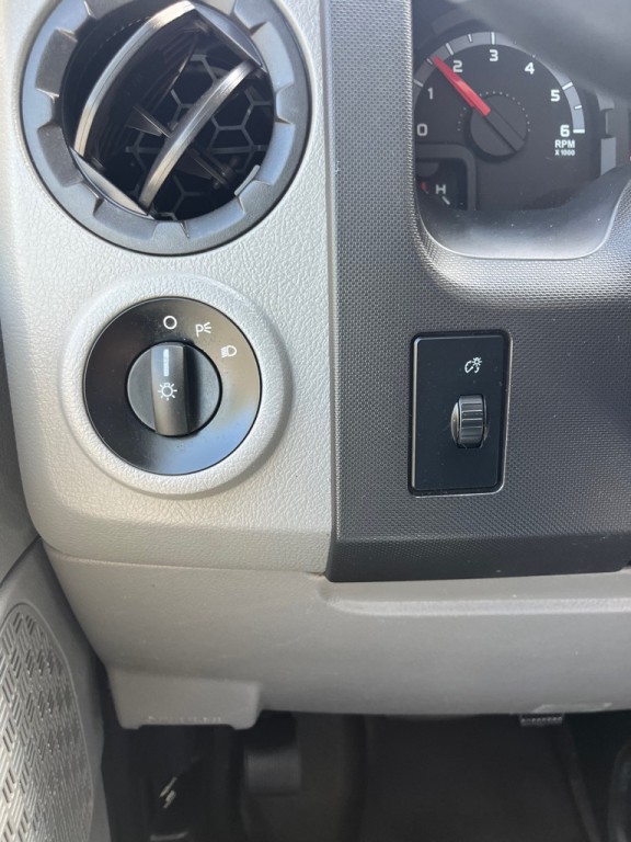 2016 Ford Econoline Image 16