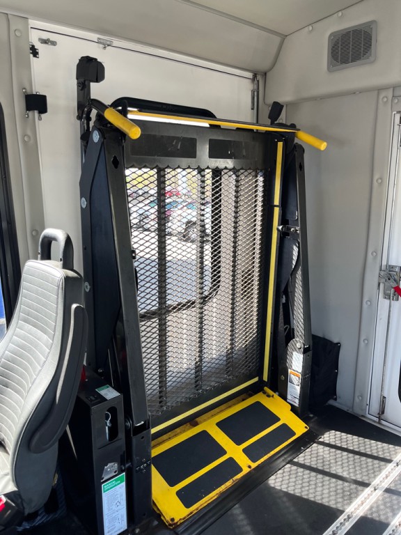 2016 Ford Econoline Image 24