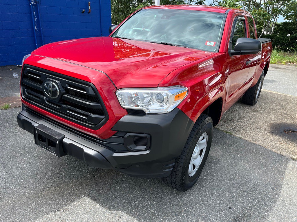 2019 Toyota Tacoma Image 2