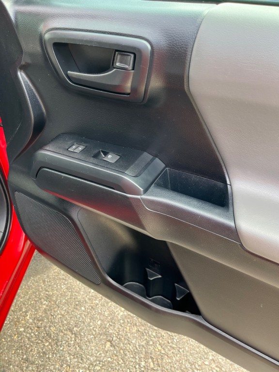 2019 Toyota Tacoma Image 17
