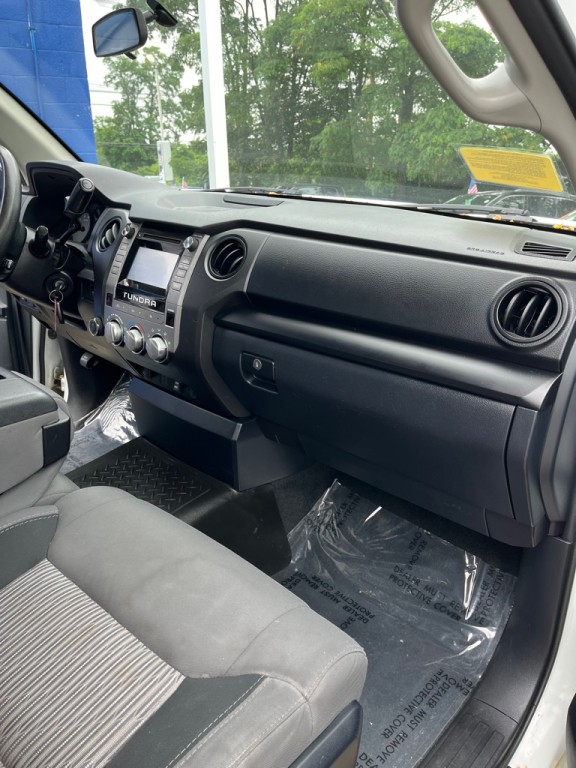 2017 Toyota Tundra Image 17