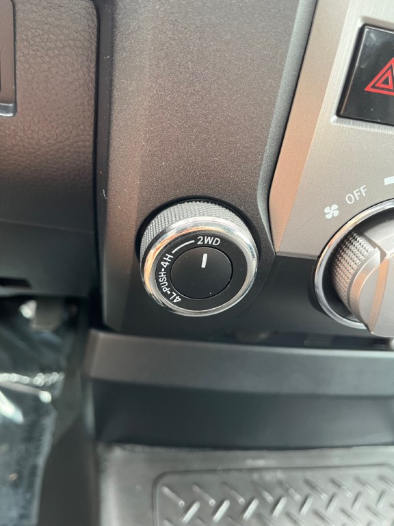 2017 Toyota Tundra Image 22