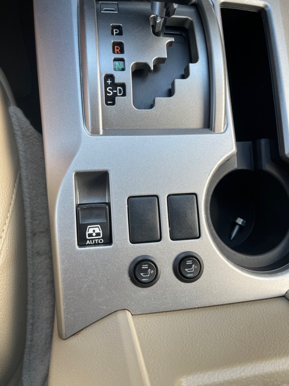 2013 Toyota 4Runner Image 24