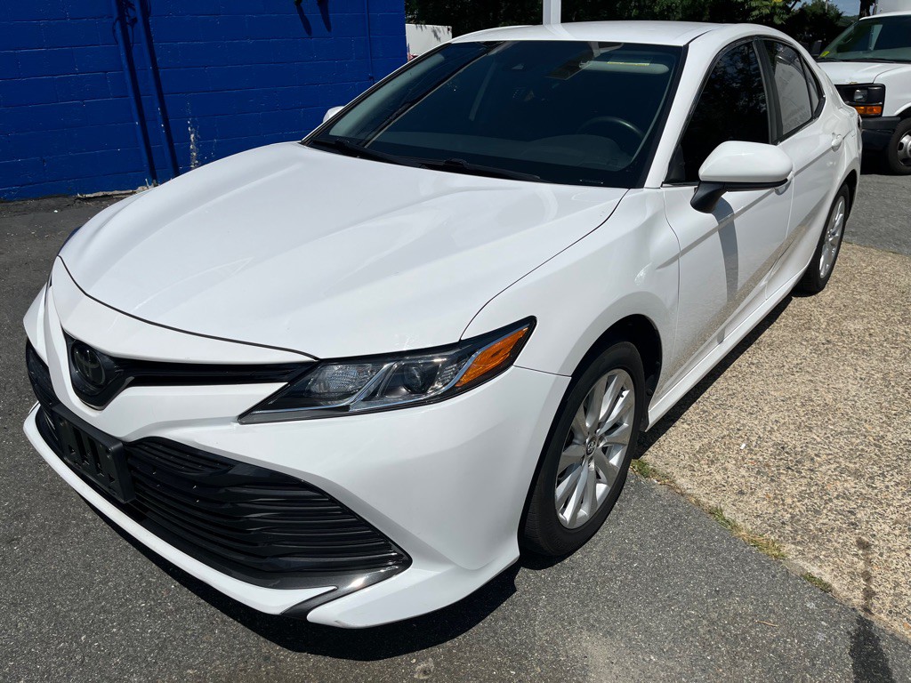 2019 Toyota Camry Image 2