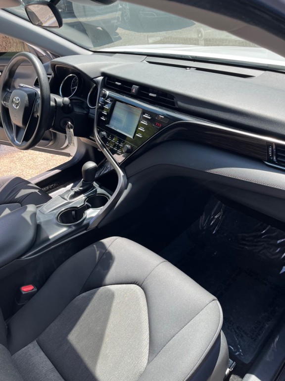 2019 Toyota Camry Image 16