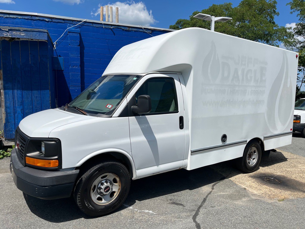 2015 GMC Savana Image 1