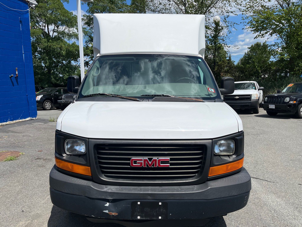2015 GMC Savana Image 4