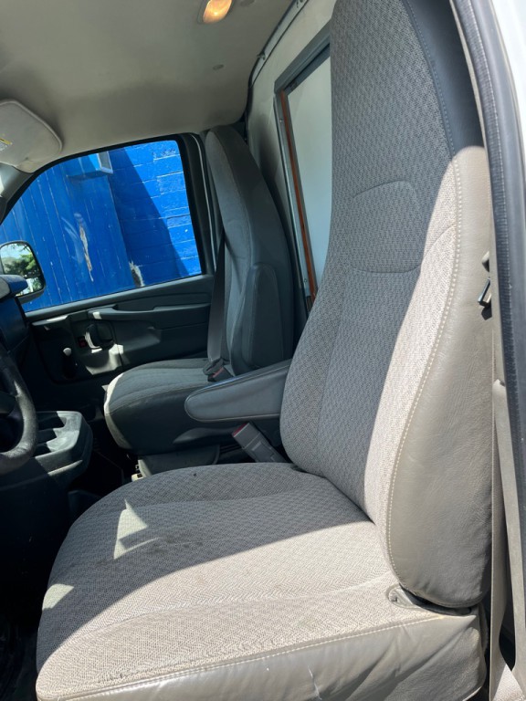 2015 GMC Savana Image 10