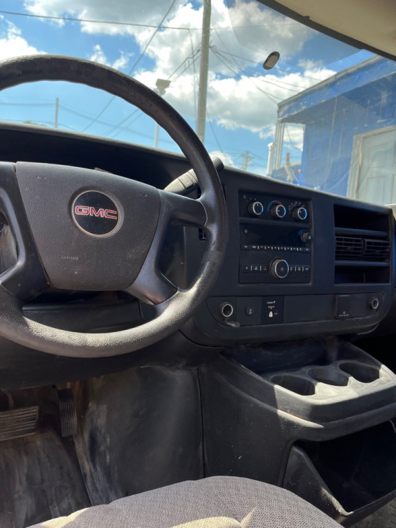 2015 GMC Savana Image 11
