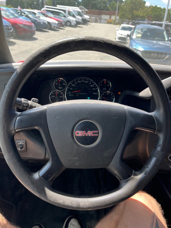 2015 GMC Savana Image 14
