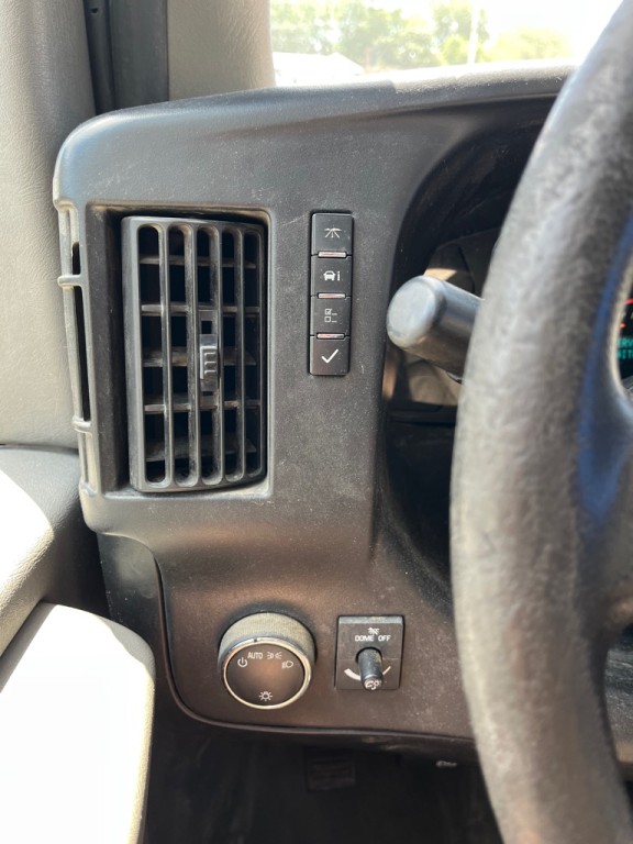 2015 GMC Savana Image 15
