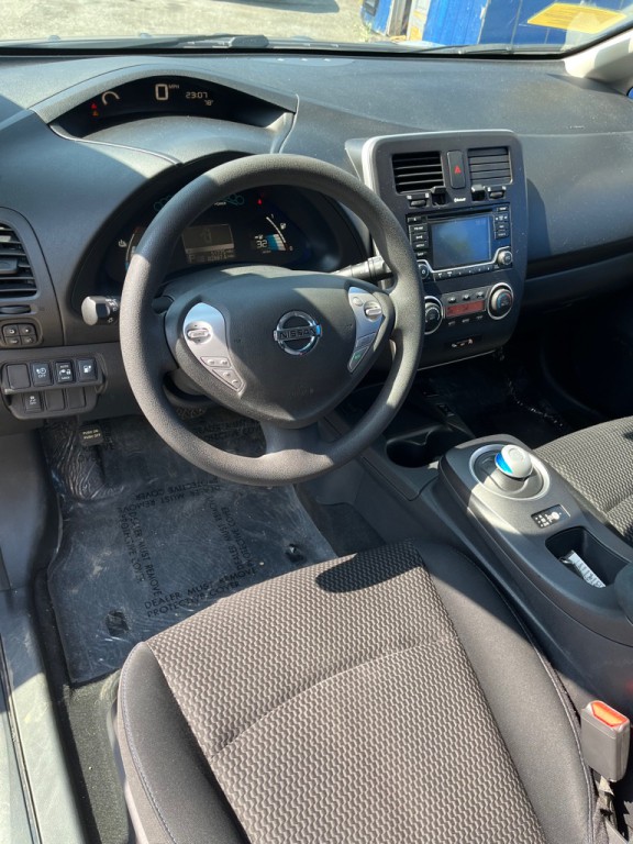 2016 Nissan Leaf Image 11