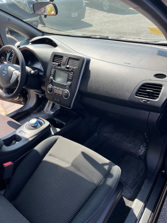 2016 Nissan Leaf Image 15