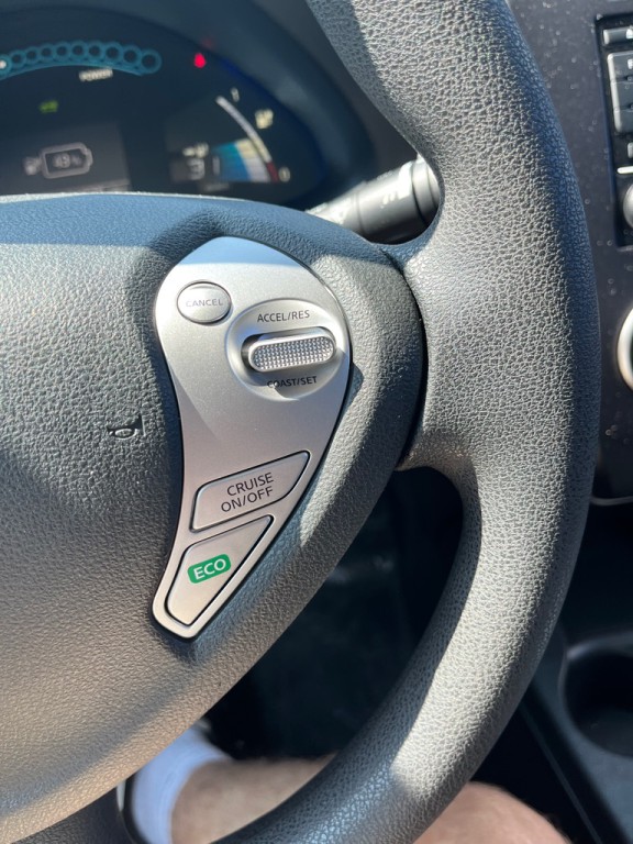 2016 Nissan Leaf Image 18