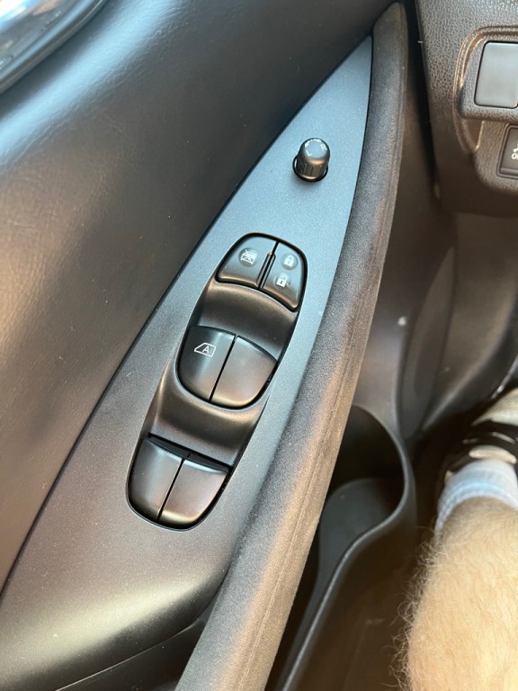 2016 Nissan Leaf Image 19