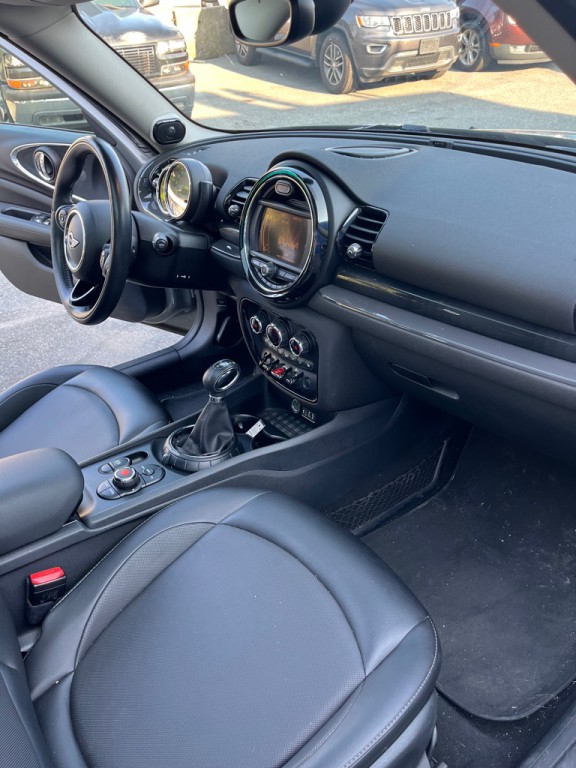 2017 MINI Cooper Image 16