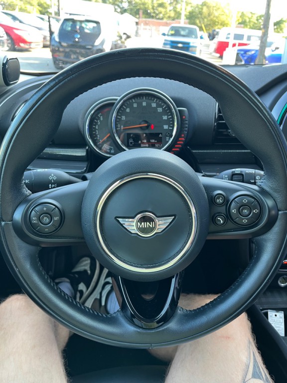 2017 MINI Cooper Image 17