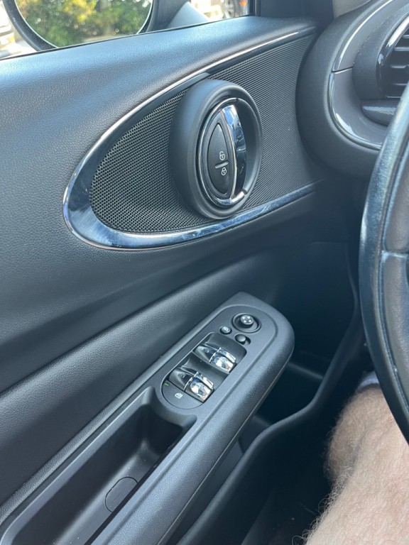 2017 MINI Cooper Image 18