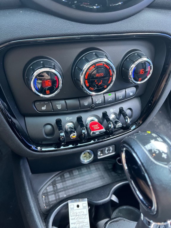 2017 MINI Cooper Image 21