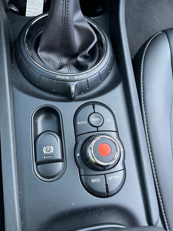 2017 MINI Cooper Image 23