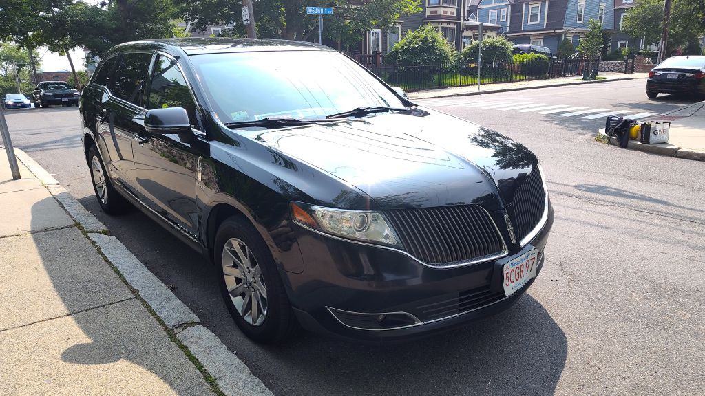 2017 Lincoln MKT Image 4