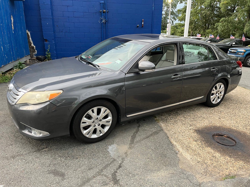 2011 Toyota Avalon Image 1