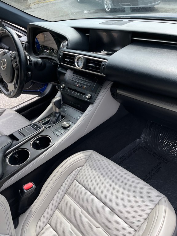 2015 Lexus RC Image 16