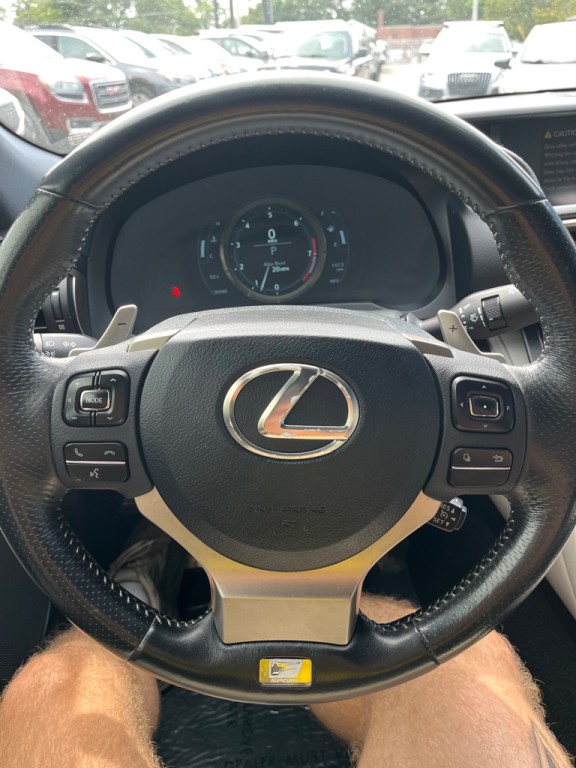 2015 Lexus RC Image 19