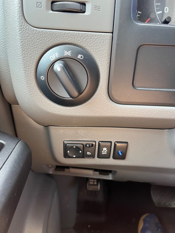 2012 Nissan NV Image 18