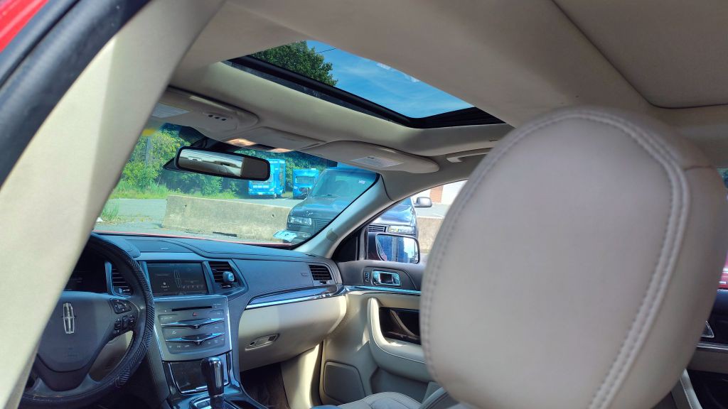 2015 Lincoln MKS Image 10