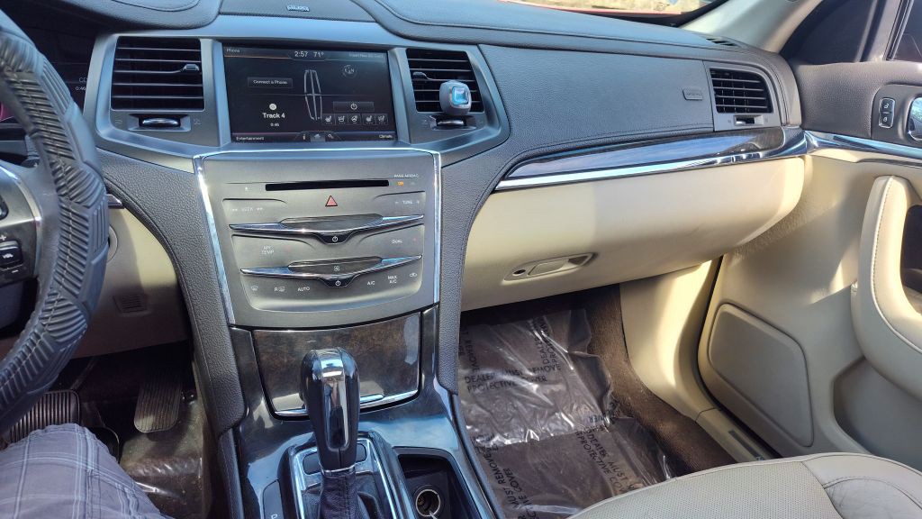 2015 Lincoln MKS Image 13