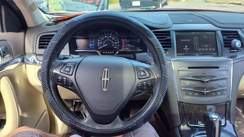 2015 Lincoln MKS Image 14