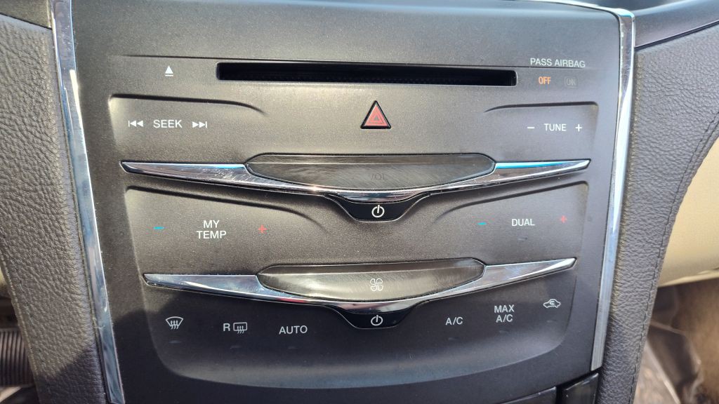 2015 Lincoln MKS Image 19