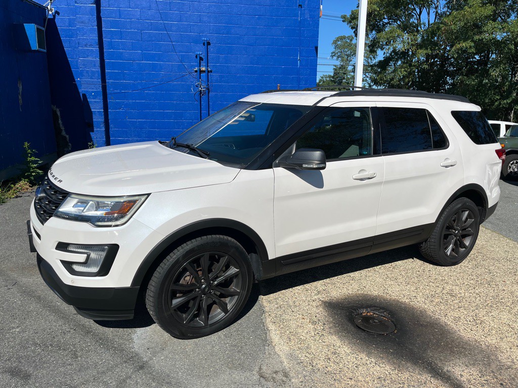 2017 Ford Explorer Image 1