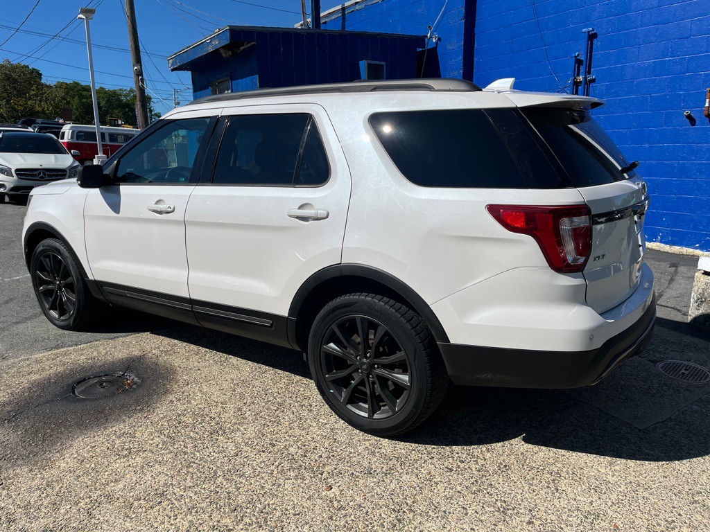 2017 Ford Explorer Image 4