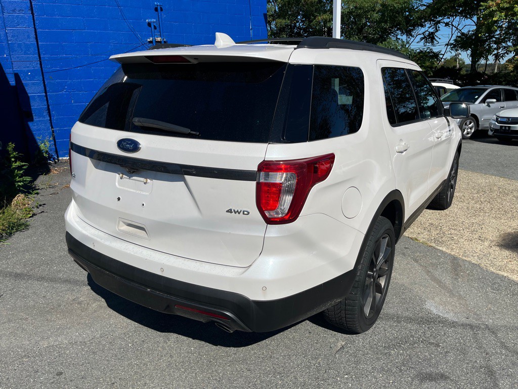 2017 Ford Explorer Image 9