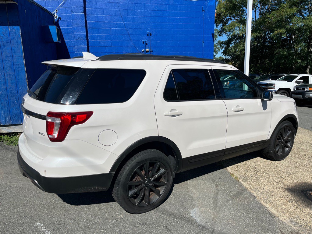 2017 Ford Explorer Image 10