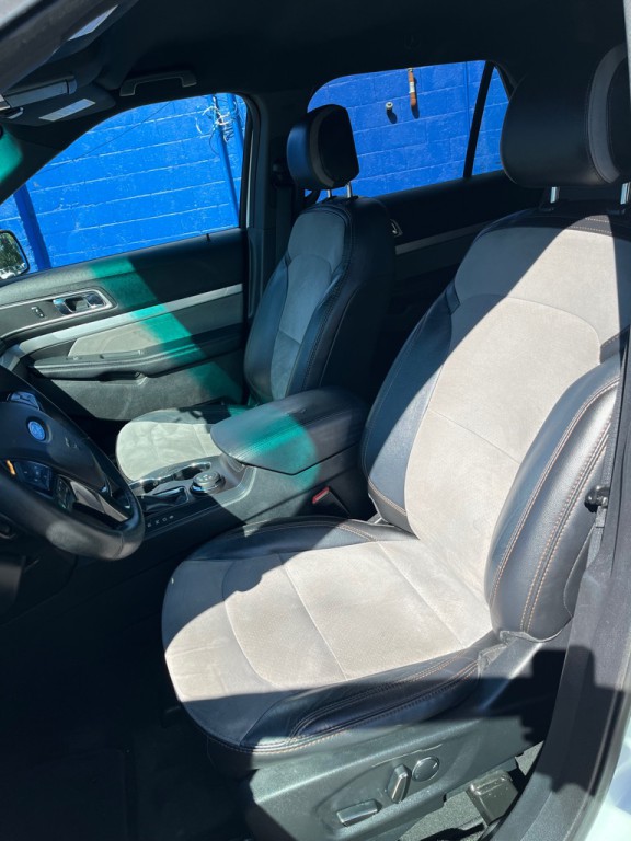 2017 Ford Explorer Image 12