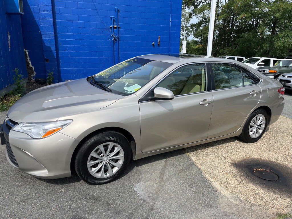 2017 Toyota Camry Image 1